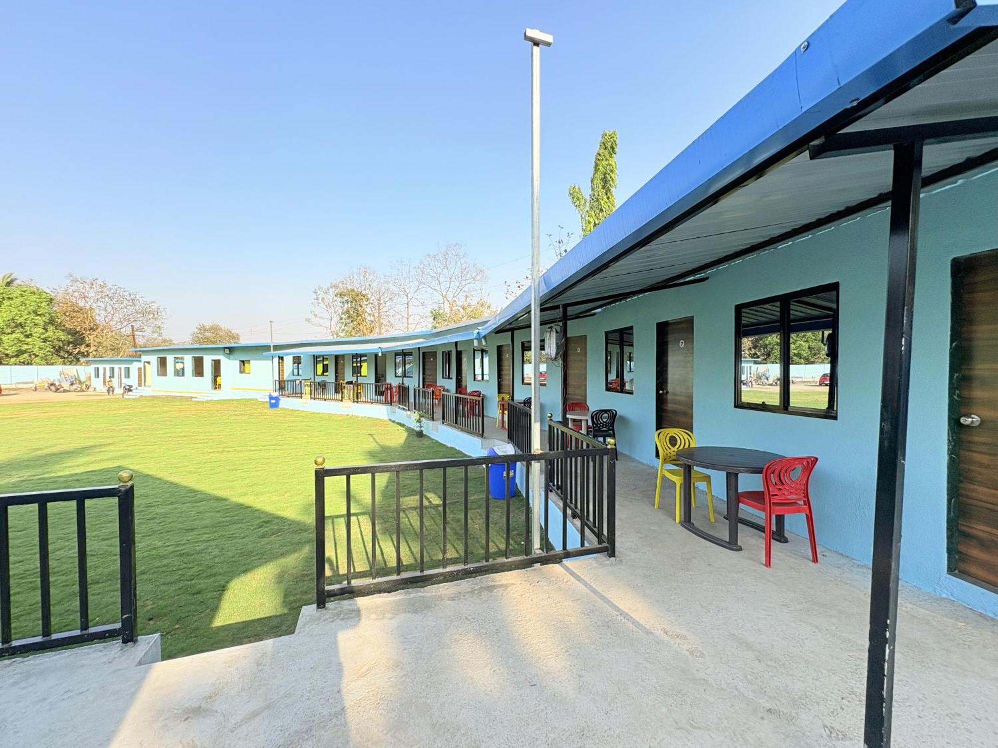 Deep Bhavani Resort Karjat Eksteriør billede